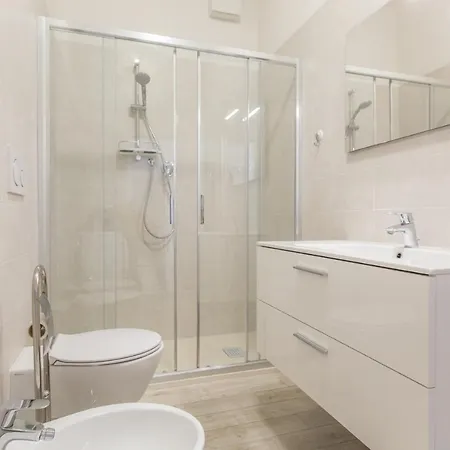 Serenity, By Short Holidays * Boloňa